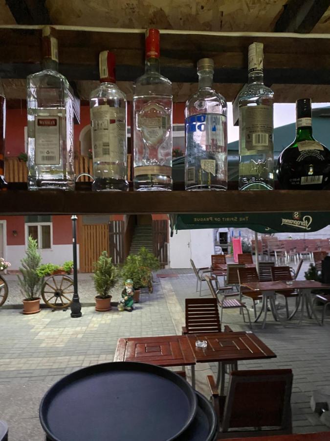 Pensiune Restaurant Indus ออกนา ซีบิวลุย ภายนอก รูปภาพ