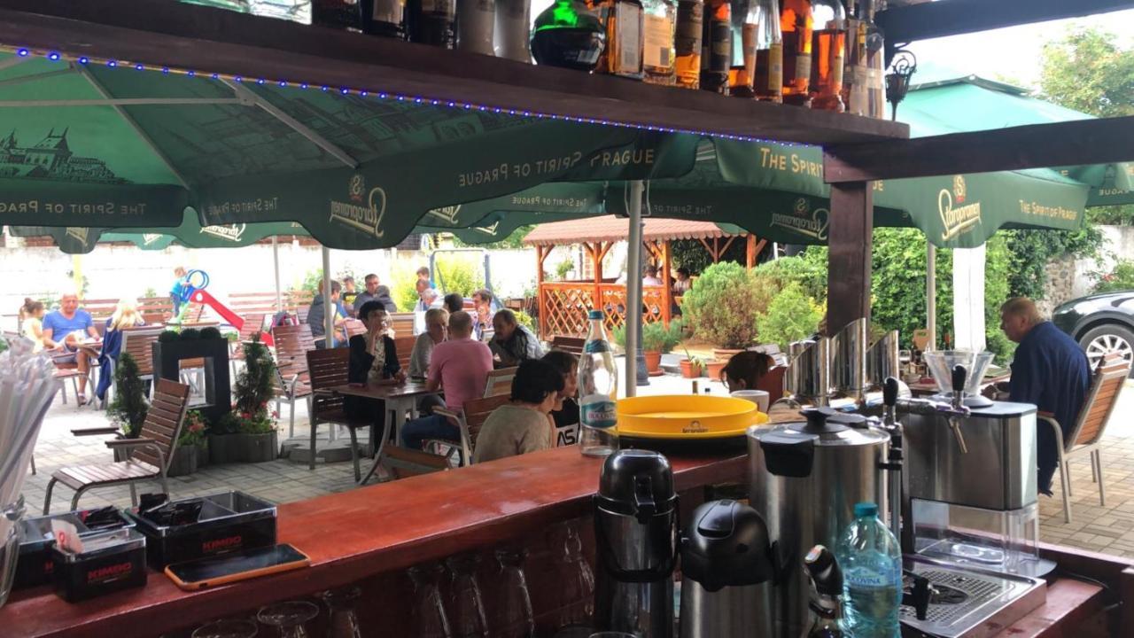 Pensiune Restaurant Indus ออกนา ซีบิวลุย ภายนอก รูปภาพ